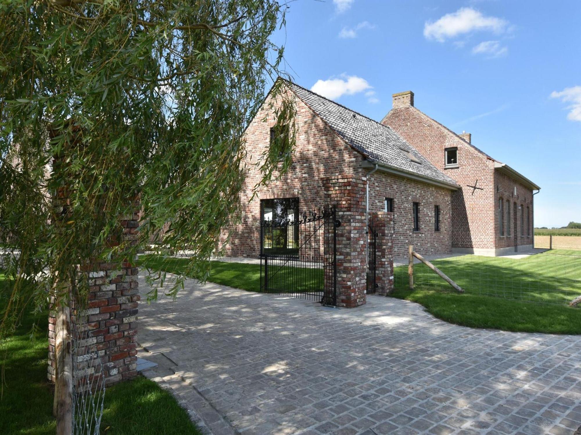 Spacious Holiday Home With Pond In Poperinge Roesbrugge-Haringe Exterior foto