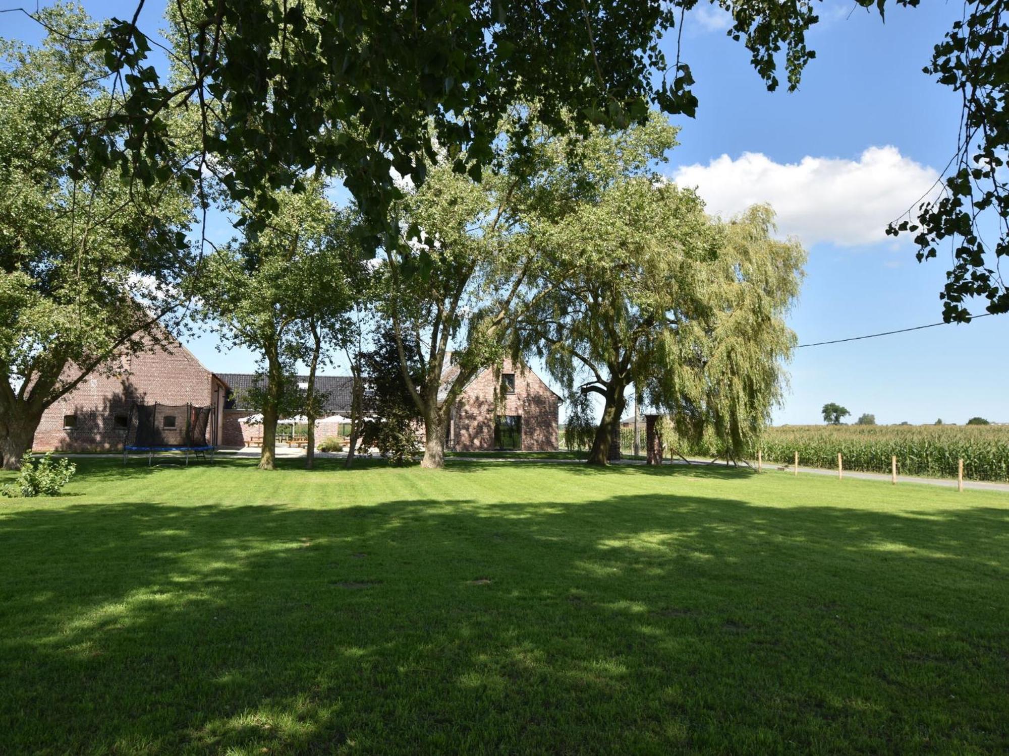 Spacious Holiday Home With Pond In Poperinge Roesbrugge-Haringe Exterior foto